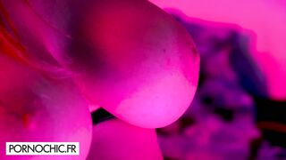 Tiffany Leiddi s'exhibe