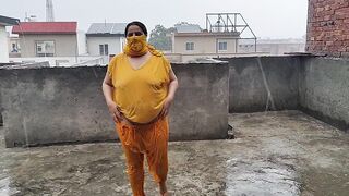 pakistani mom enjoy the rain